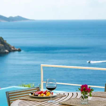 Ying & Yang Villa *